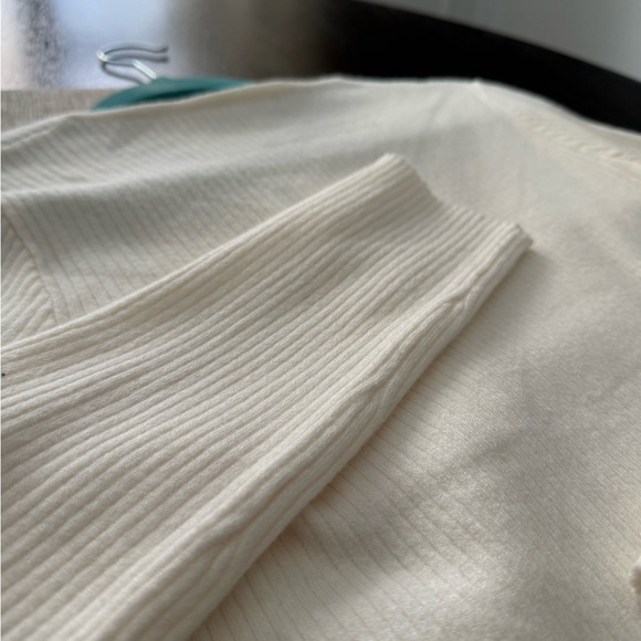 New without tags-Satin Bow Cutout Knit Long Sleeve Top - Le Lis- size medium - Picture 6 of 6